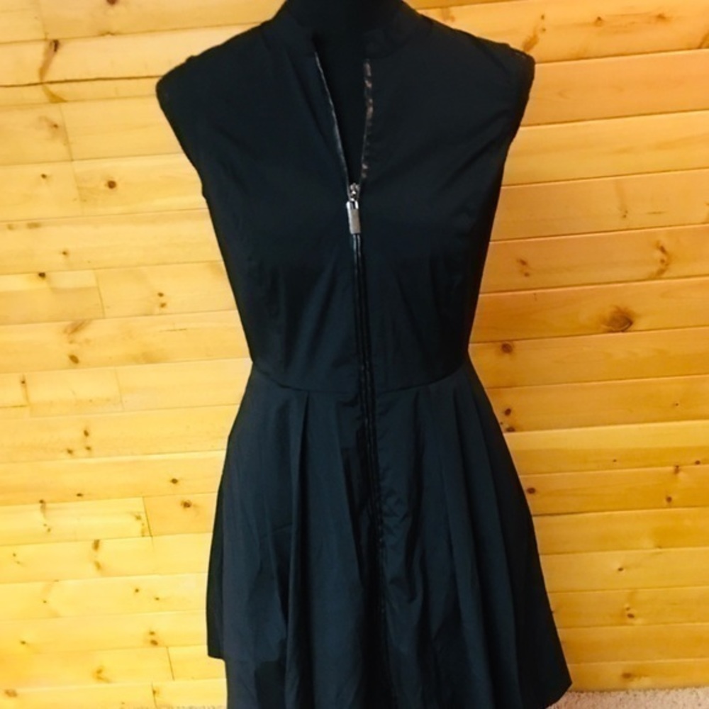 Black Fit & Flair dress by Alfani, Crew neck, sleeveless. Size 2P